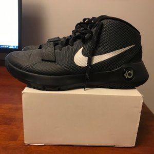 Nike basket ball shoes for men. Black. Size 11.